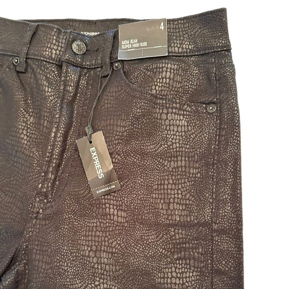 Express NWT Black Snake print Super High Rise Mom Jeans 4 - Picture 2 of 5